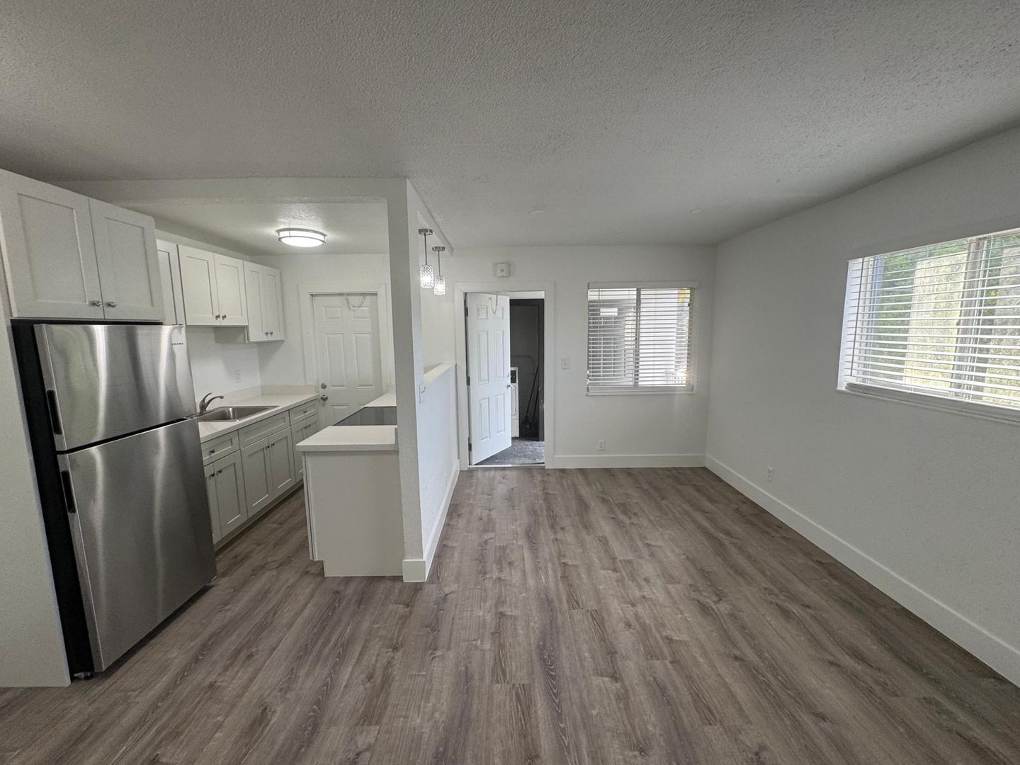 Hollywood Apartment: 2325-2331 Arthur St