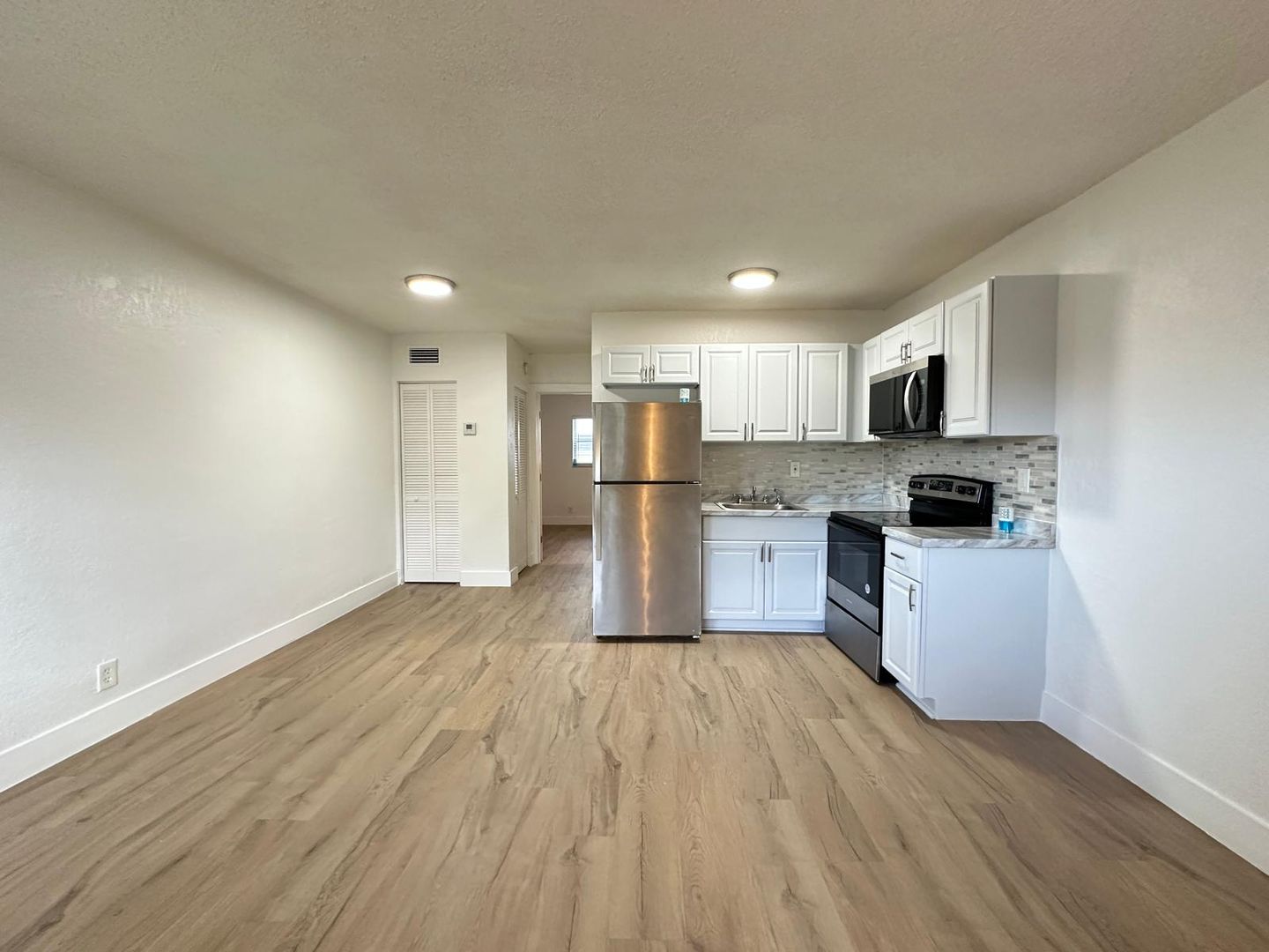 Oakland Park Apartment: 3616-3660 NE 11th Ave