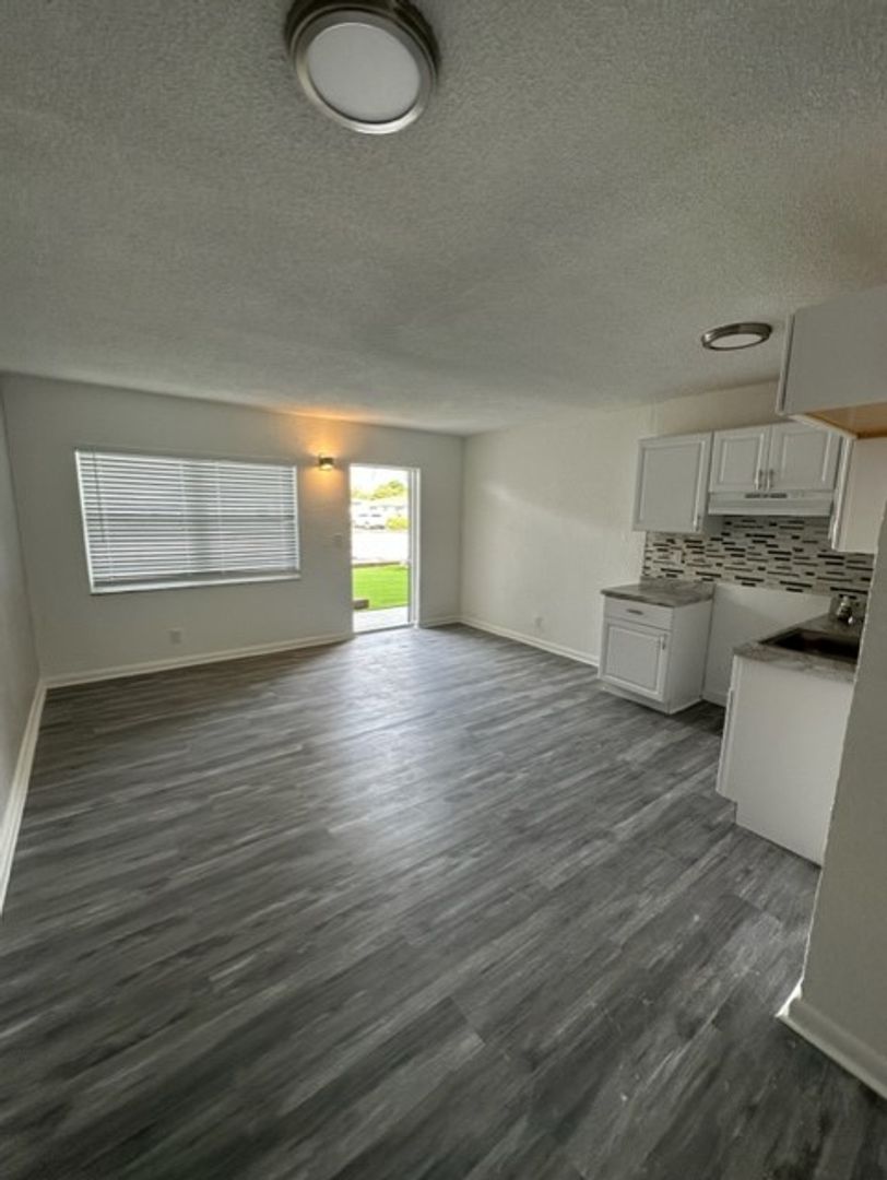 Oakland Park Apartment: 3616-3660 NE 11th Ave
