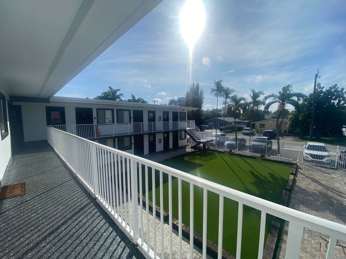 Hollywood Apartment: 2325-2331 Arthur St