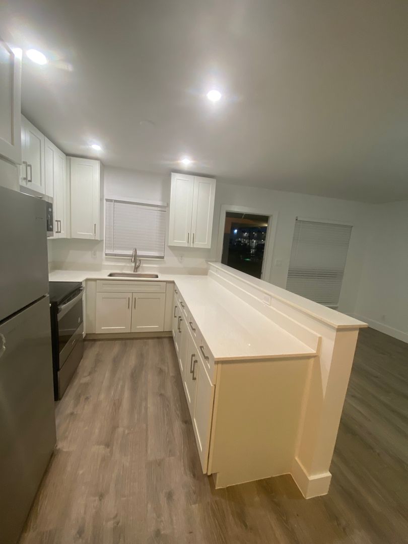 Hollywood Apartment: 2436 Van Buren Street