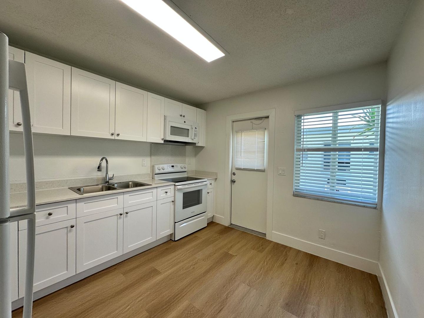 Lighthouse Point Apartment: 3700-3720 NE 22nd Ave