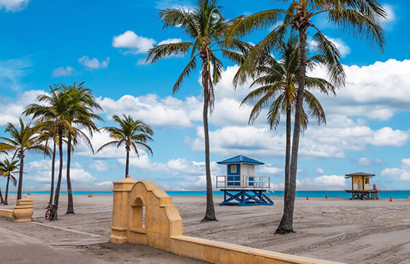 Hollywood Apartment: 2436 Van Buren Street