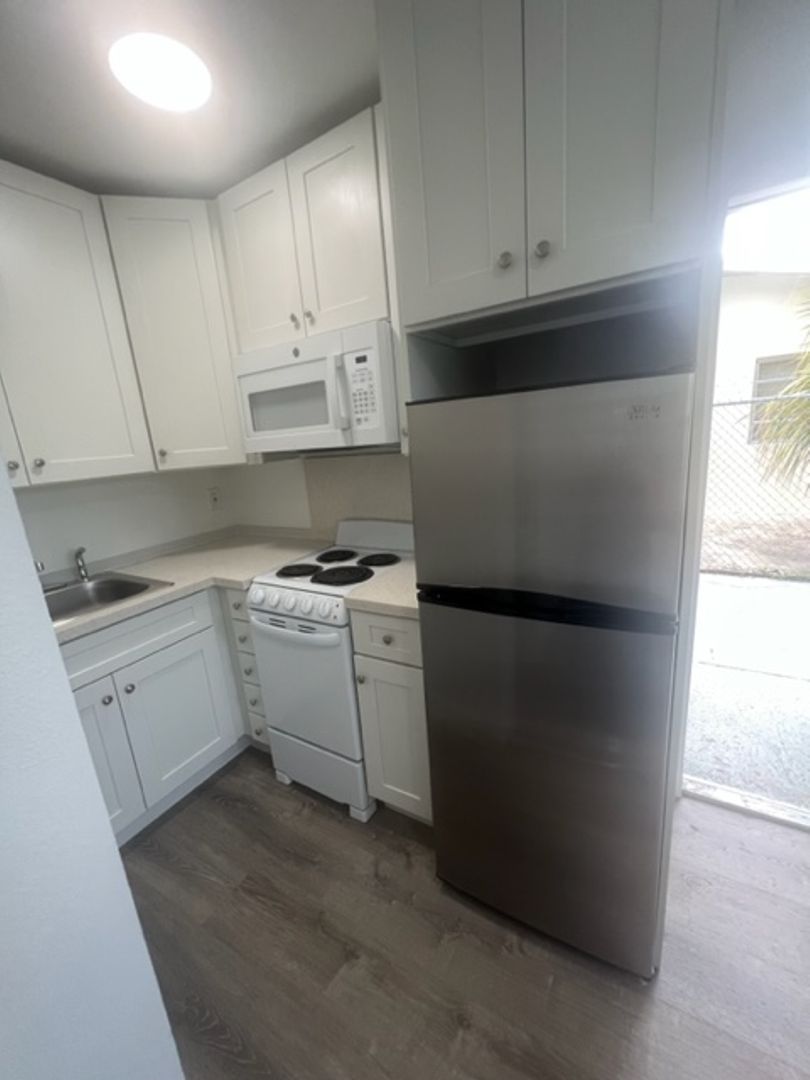 Hollywood Apartment: 2300, 2309 & 2319 Madison Street