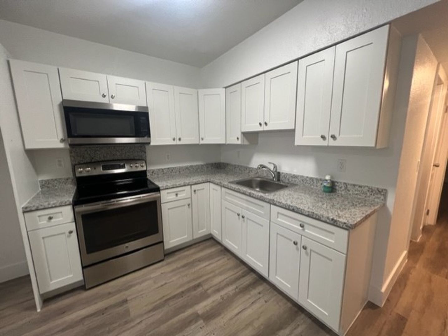 Hollywood Apartment: 1928 Jefferson Street