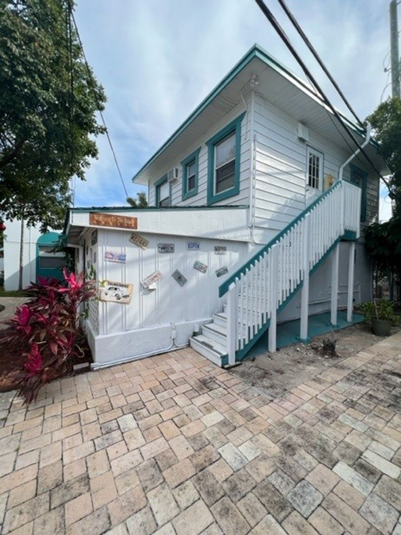 Lauderdale by the Sea Apartment: 4246 & 4300 Seagrape Drive | 4249 & 4301 Bougainvilla Drive