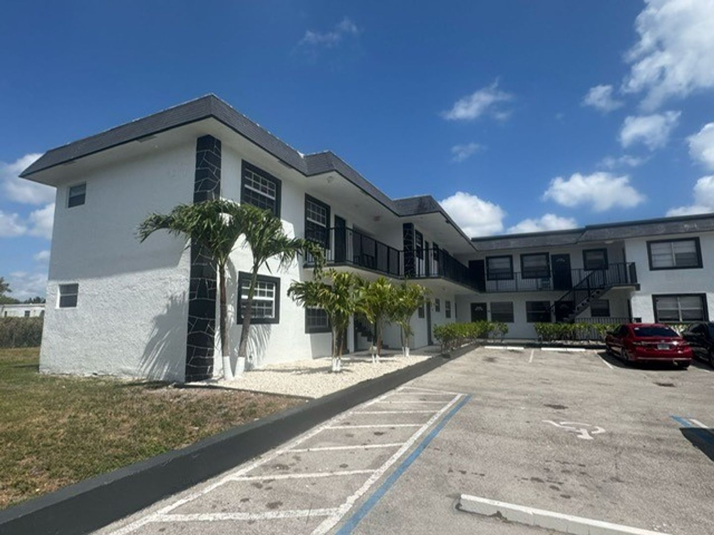 Davie Apartment: 5621, 5661 & 5841 SW 36th Court