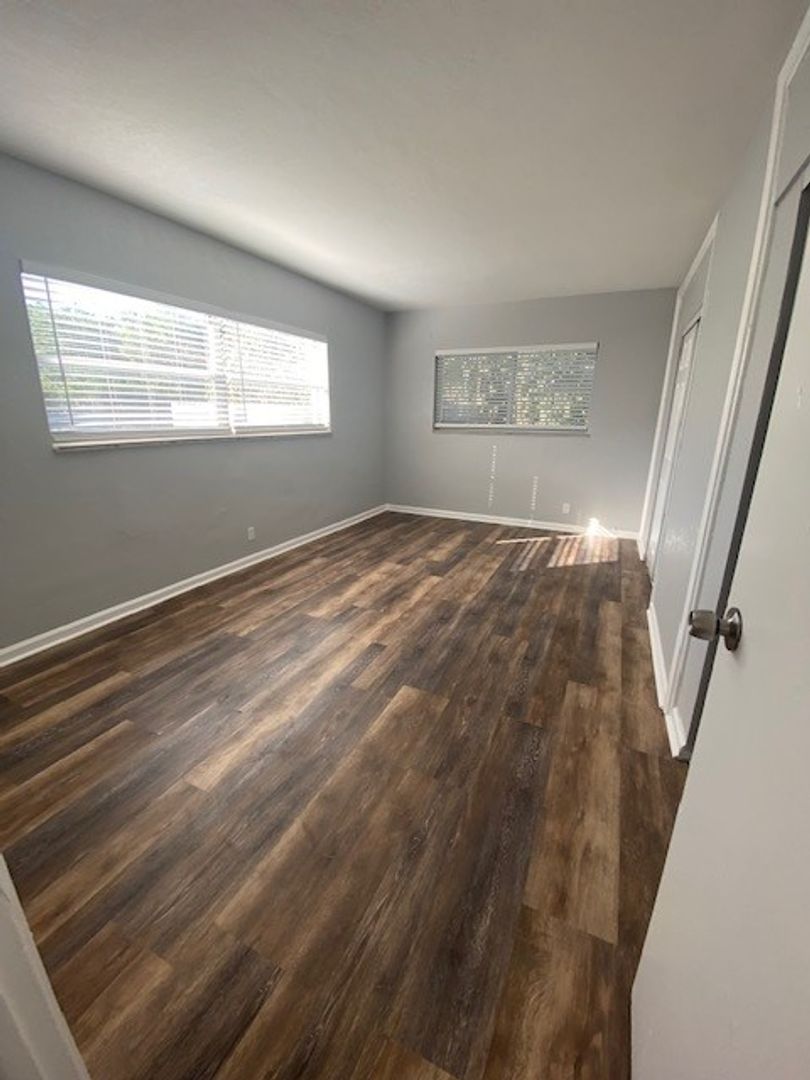 Hollywood Apartment: 1928 Jefferson Street