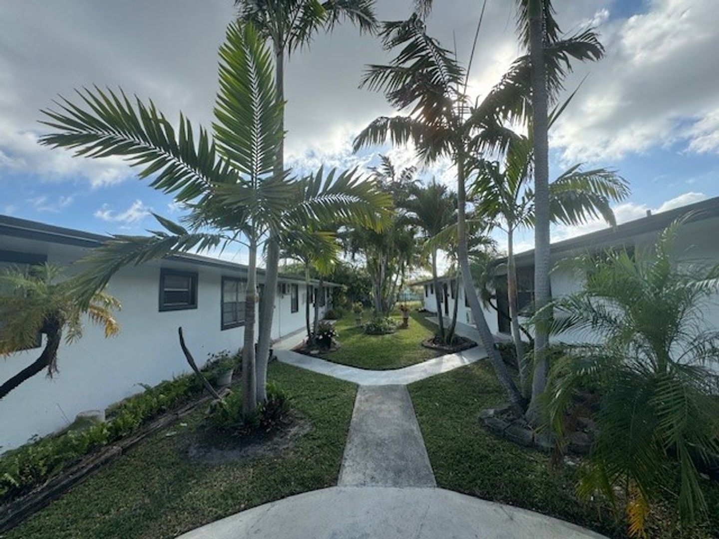 Hallandale Beach Apartment: 102-108 NW 1st Street (108 Premiere) | 112-128 NW 2nd Ave (128 Premiere)