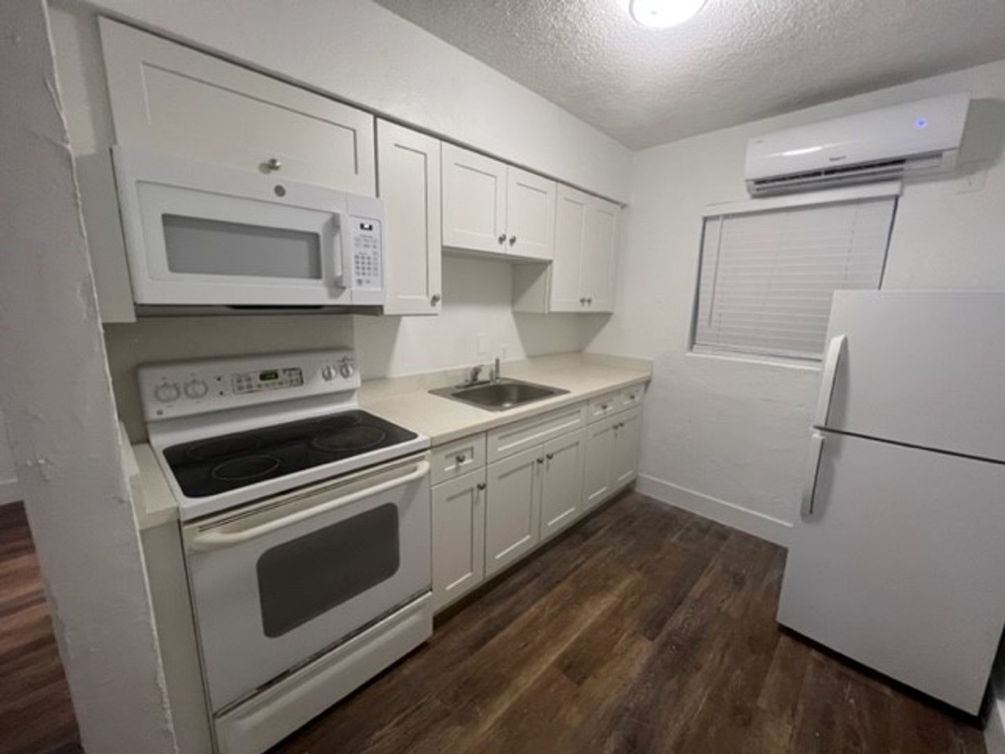 Hollywood Apartment: 1821 Thomas Street