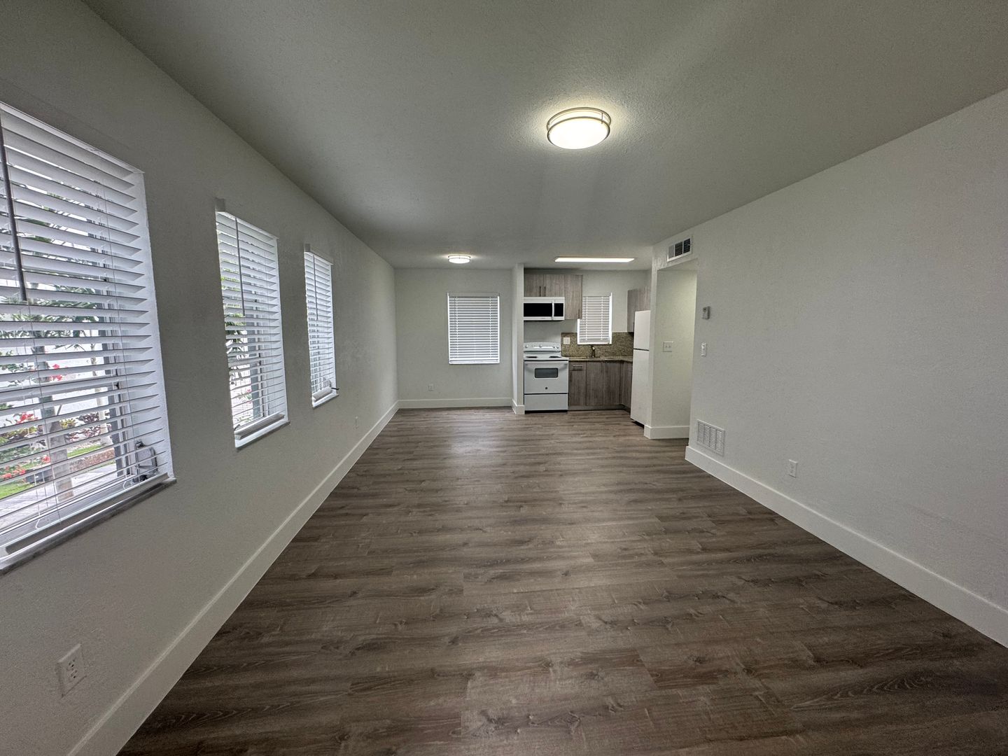 Hollywood Apartment: 2910 Pierce Street