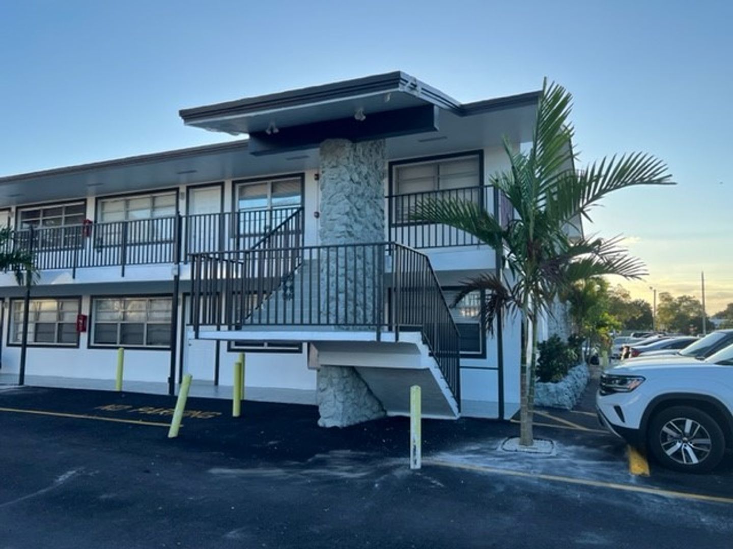 Hollywood Apartment: 2300, 2309 & 2319 Madison Street