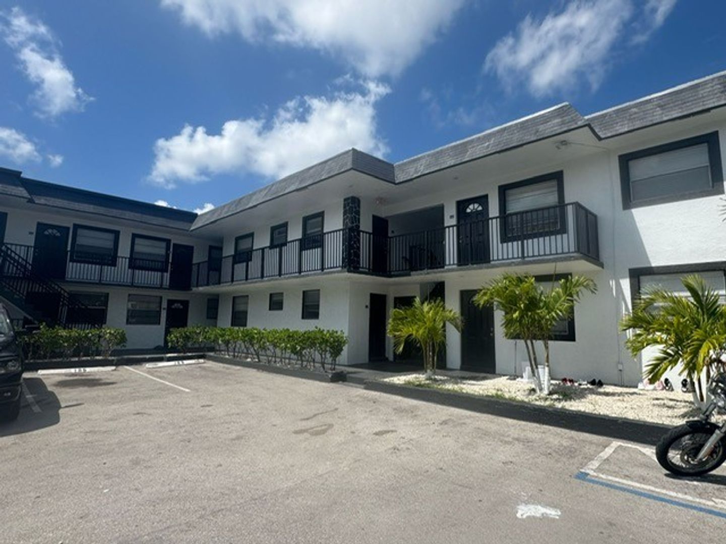 Davie Apartment: 5621, 5661 & 5841 SW 36th Court