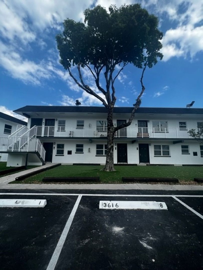 Oakland Park Apartment: 3616-3660 NE 11th Ave