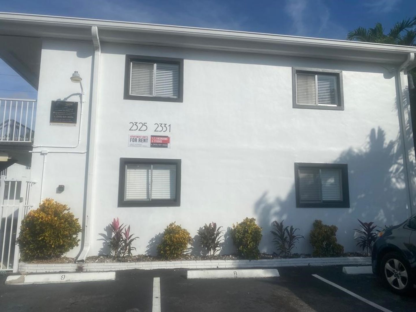 Hollywood Apartment: 2325-2331 Arthur St