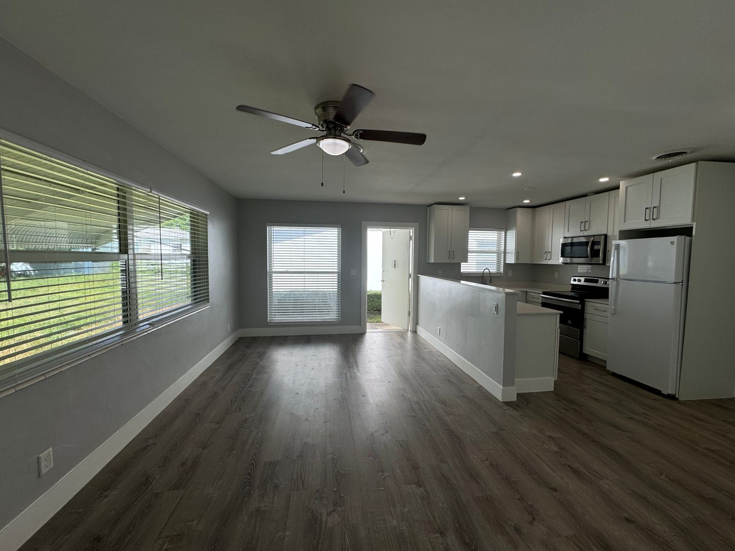 Hollywood Apartment: 2436 Van Buren Street