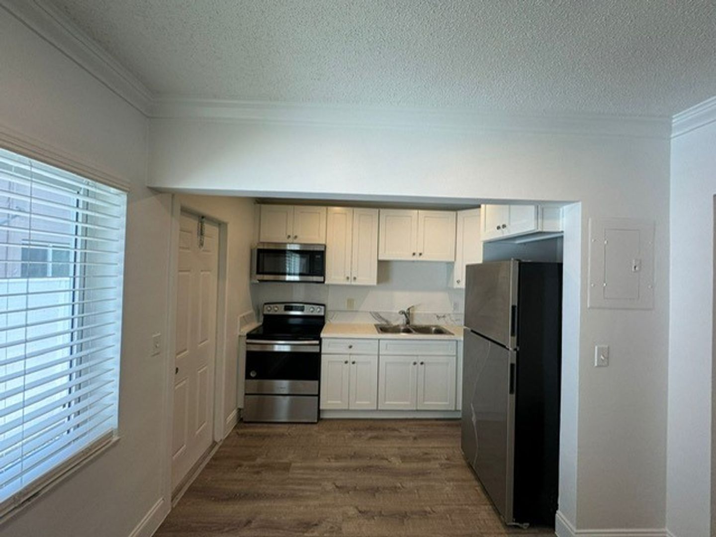 Hollywood Apartment: 1737 Liberty Street