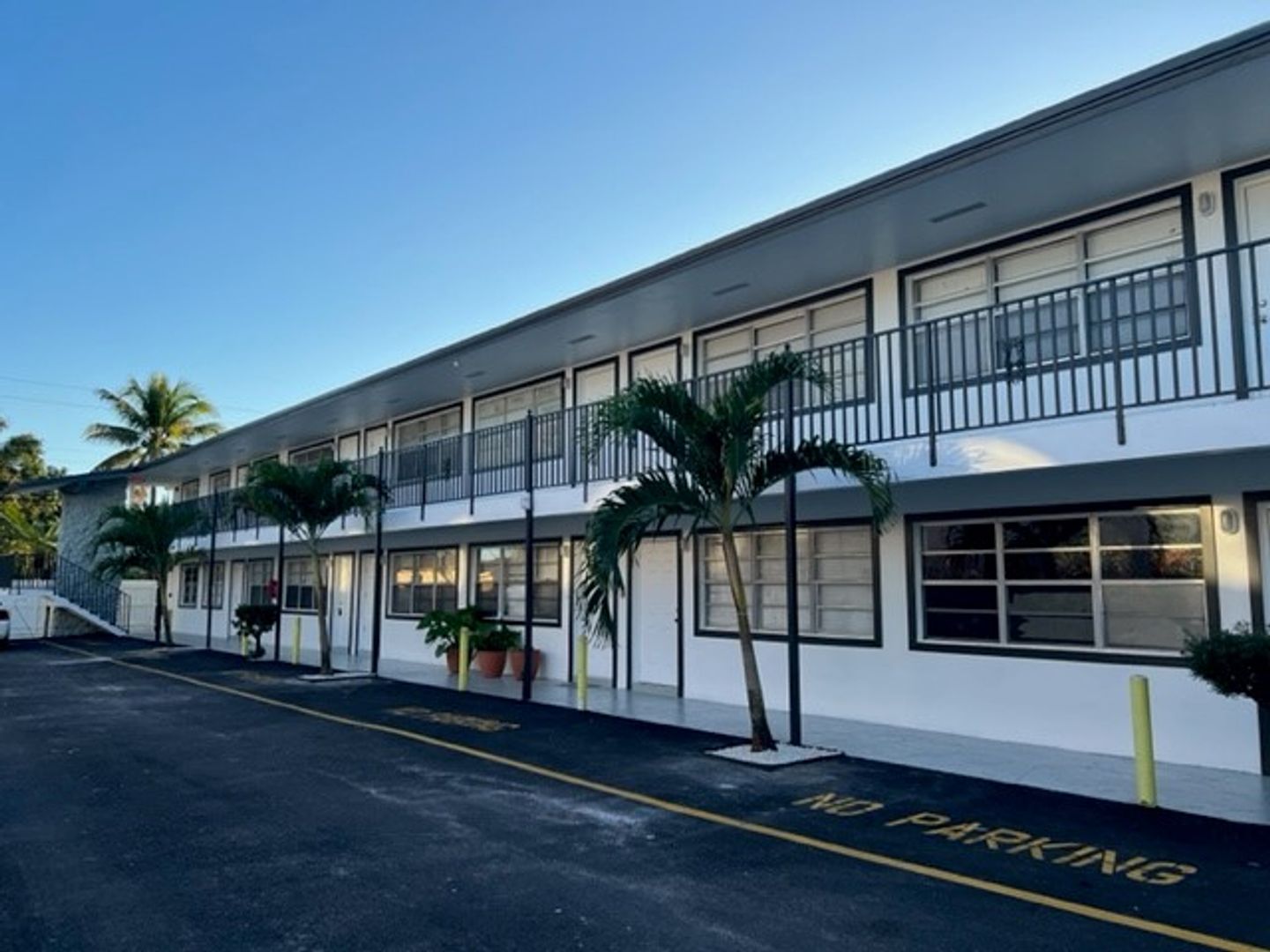 Hollywood Apartment: 2300, 2309 & 2319 Madison Street