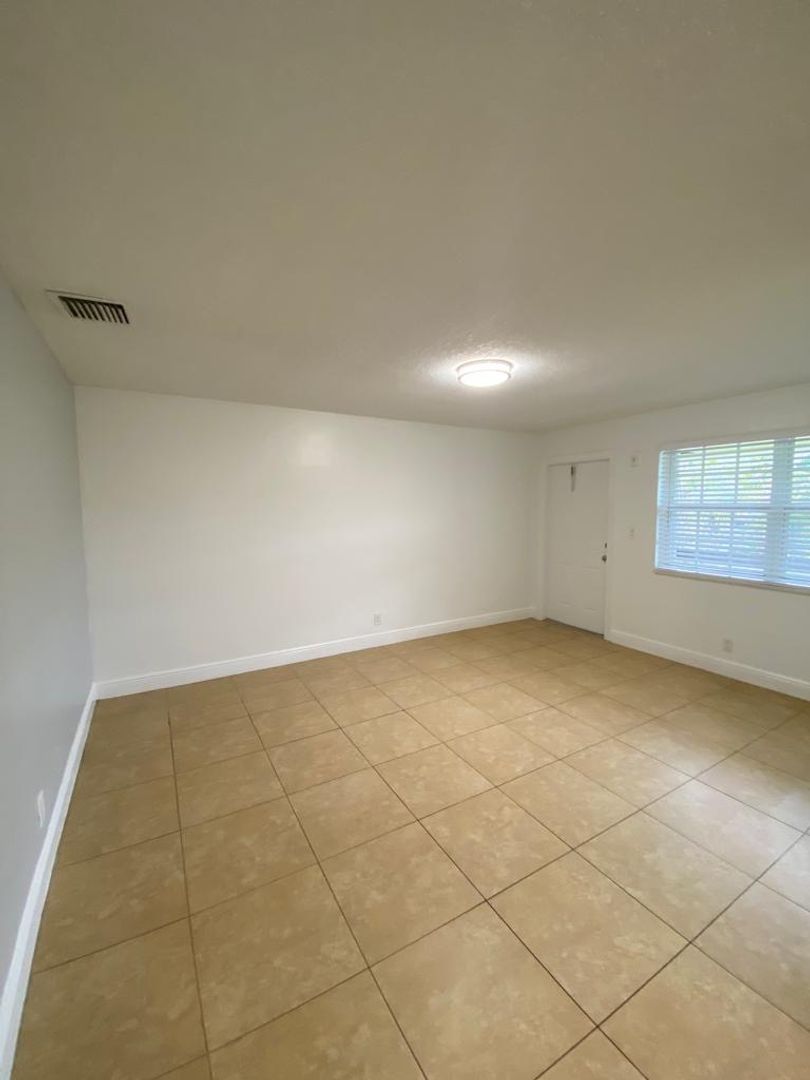 Pompano Beach Apartment: 2900 NE 17th Ave