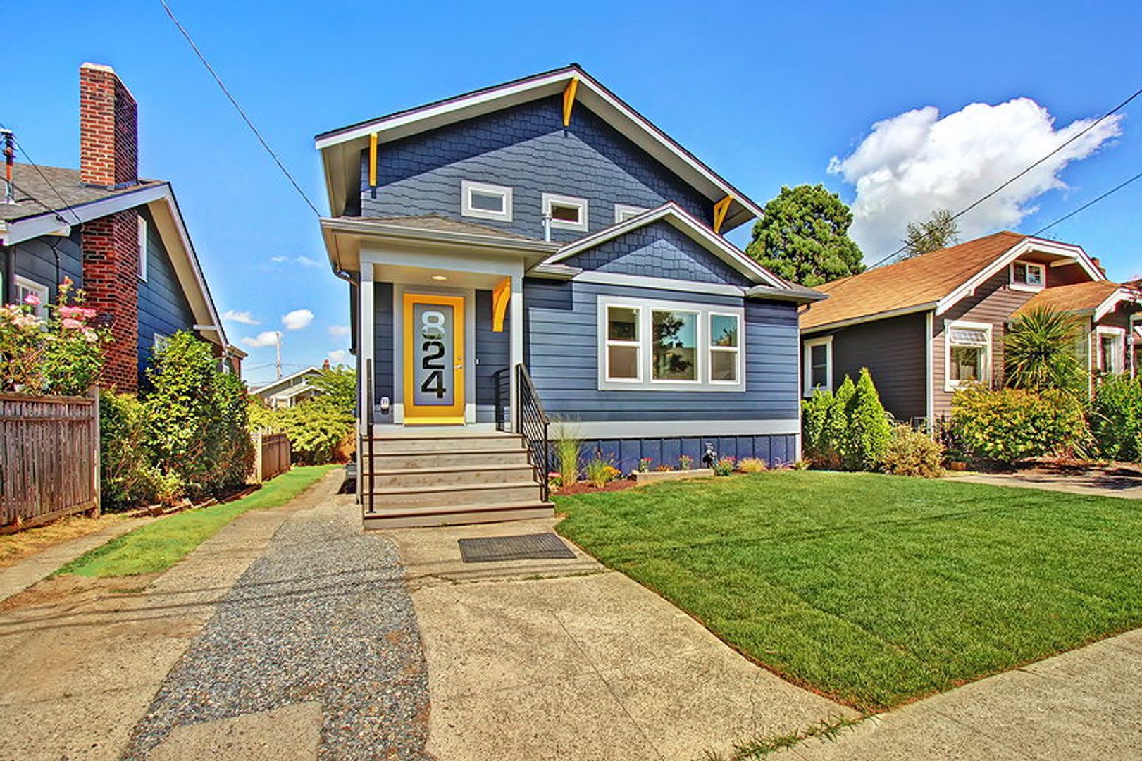 Seattle Apartment: 824 NE 57th Street