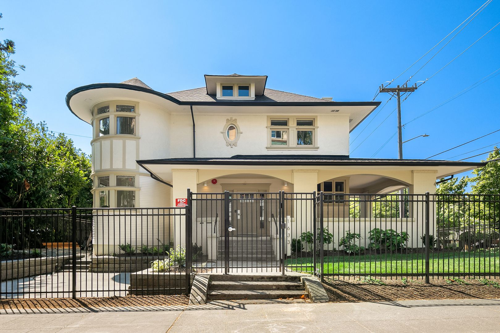 Seattle Apartment: 1633 17th Avenue