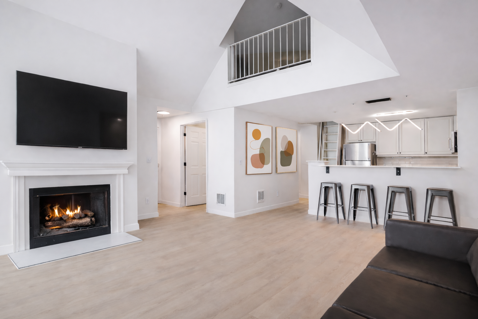 Seattle Apartment: 4719 15th Ave NE