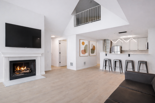 Fully Renovated 2-Bedroom with Loft in Seattle’s U District | Ainsley Apartments – photo 1