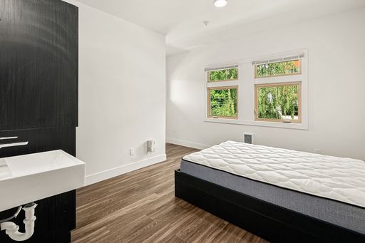 Room for Rent - Roost on 17th – photo 1