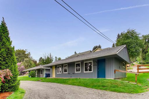 Cozy living close to the city! One Bedroom in Downtown Duvall