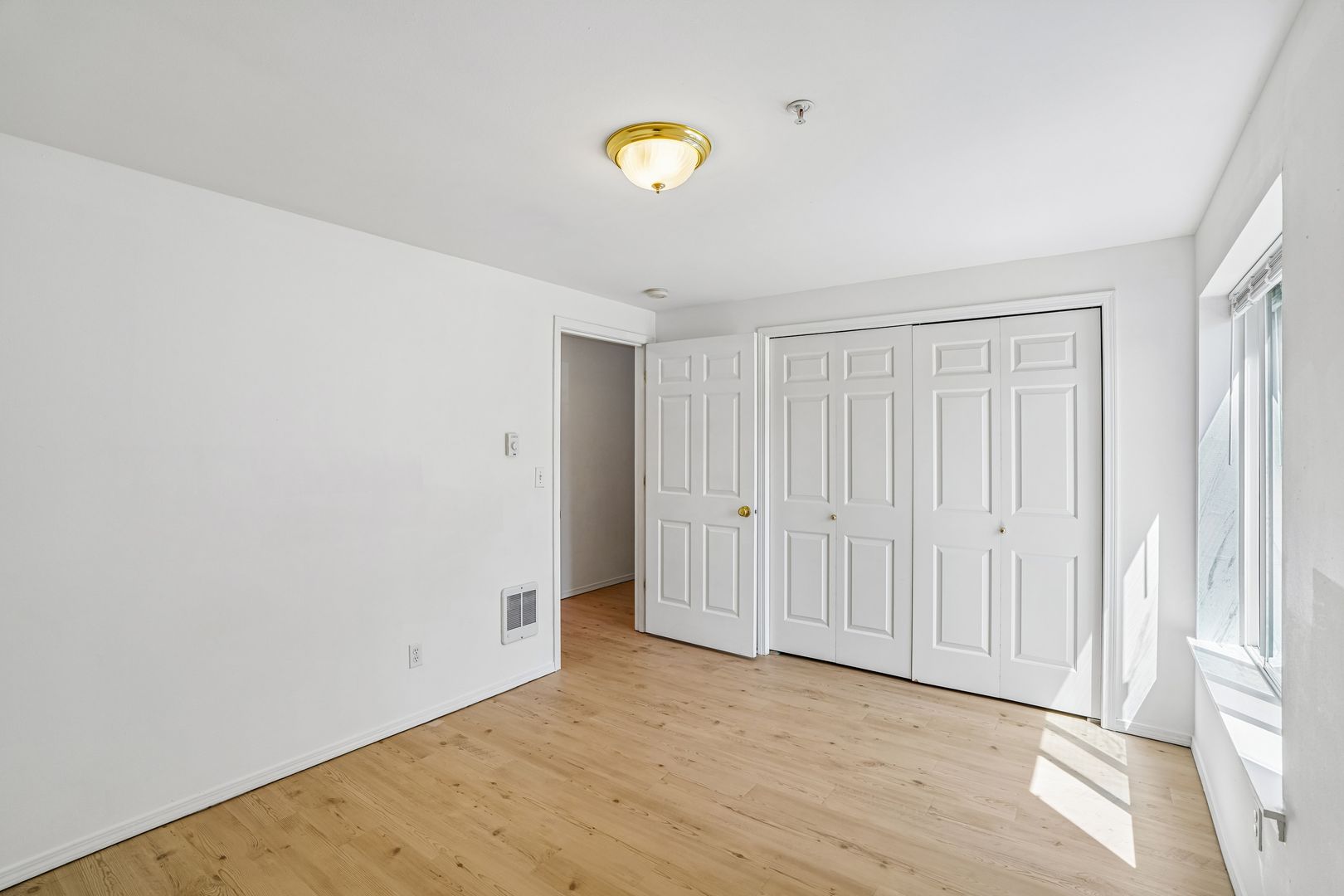 Seattle Apartment: 4719 15th Ave NE