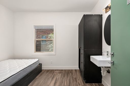 Room for Rent! - One Month FREE RENT w/12 Month Lease – photo 1