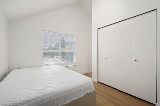Roost on Roosevelt: Room for Rent in U-District – photo 1