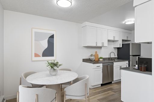 Renovated 2-Bedroom Apartment in Everett – photo 1