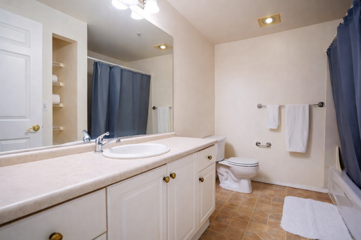 Spacious 1-Bedroom with Loft in Seattle’s University District – photo 1