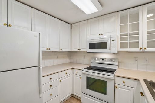 Renovated 2-Bedroom in Seattle’s U District – photo 1
