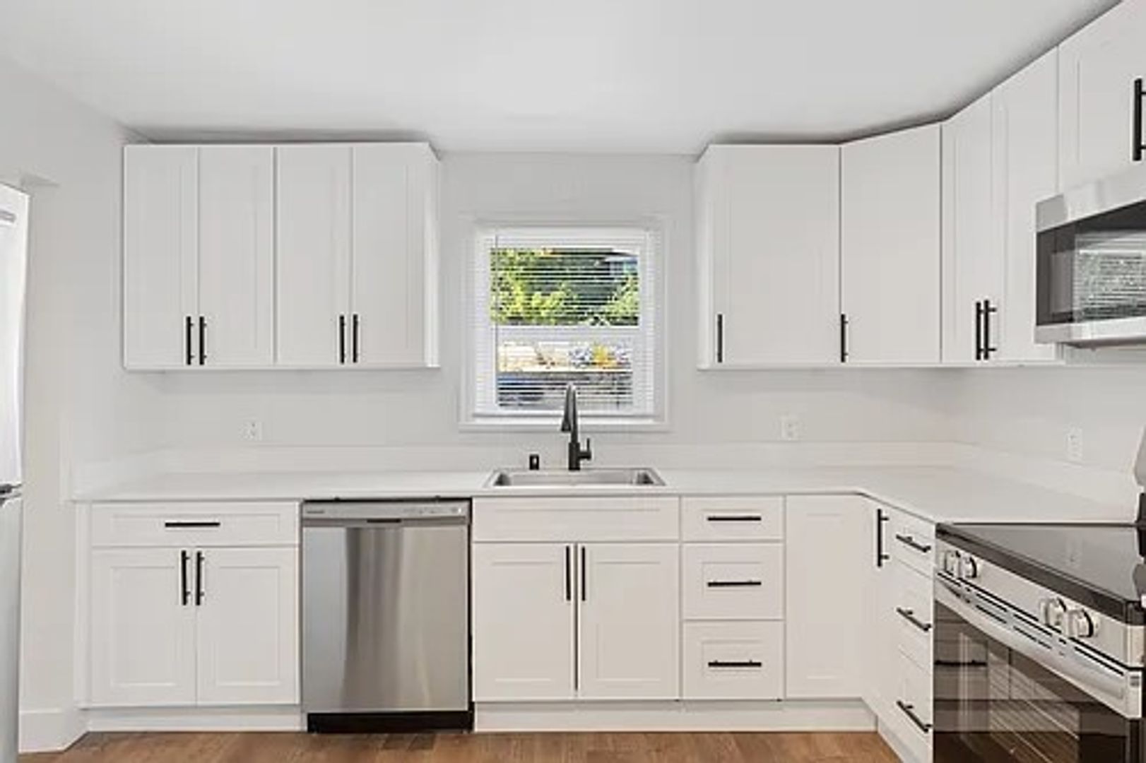 Seattle Apartment: 10746 16th Ave SW