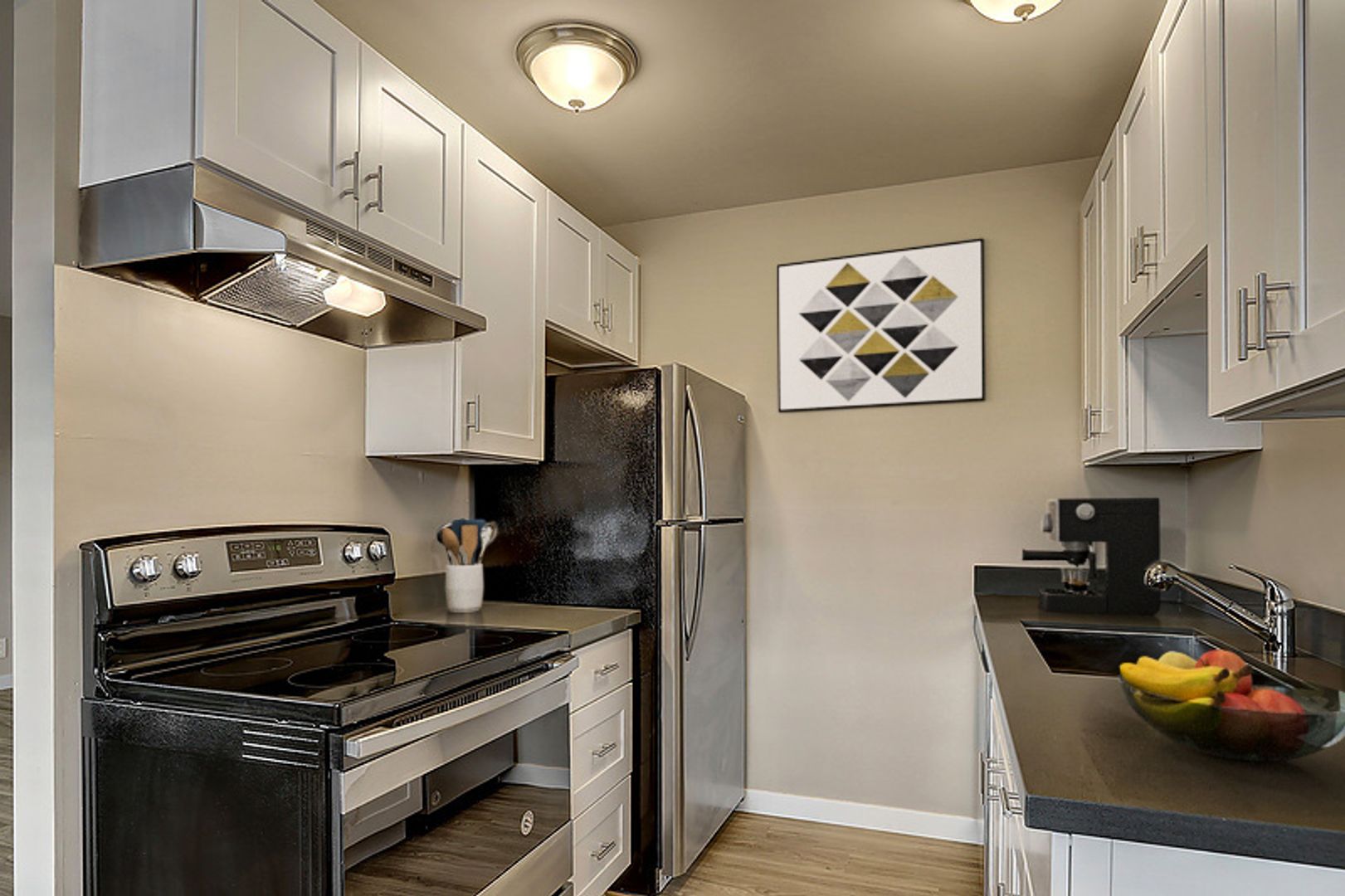 Renton Apartment: 802 Harrington Ave NE
