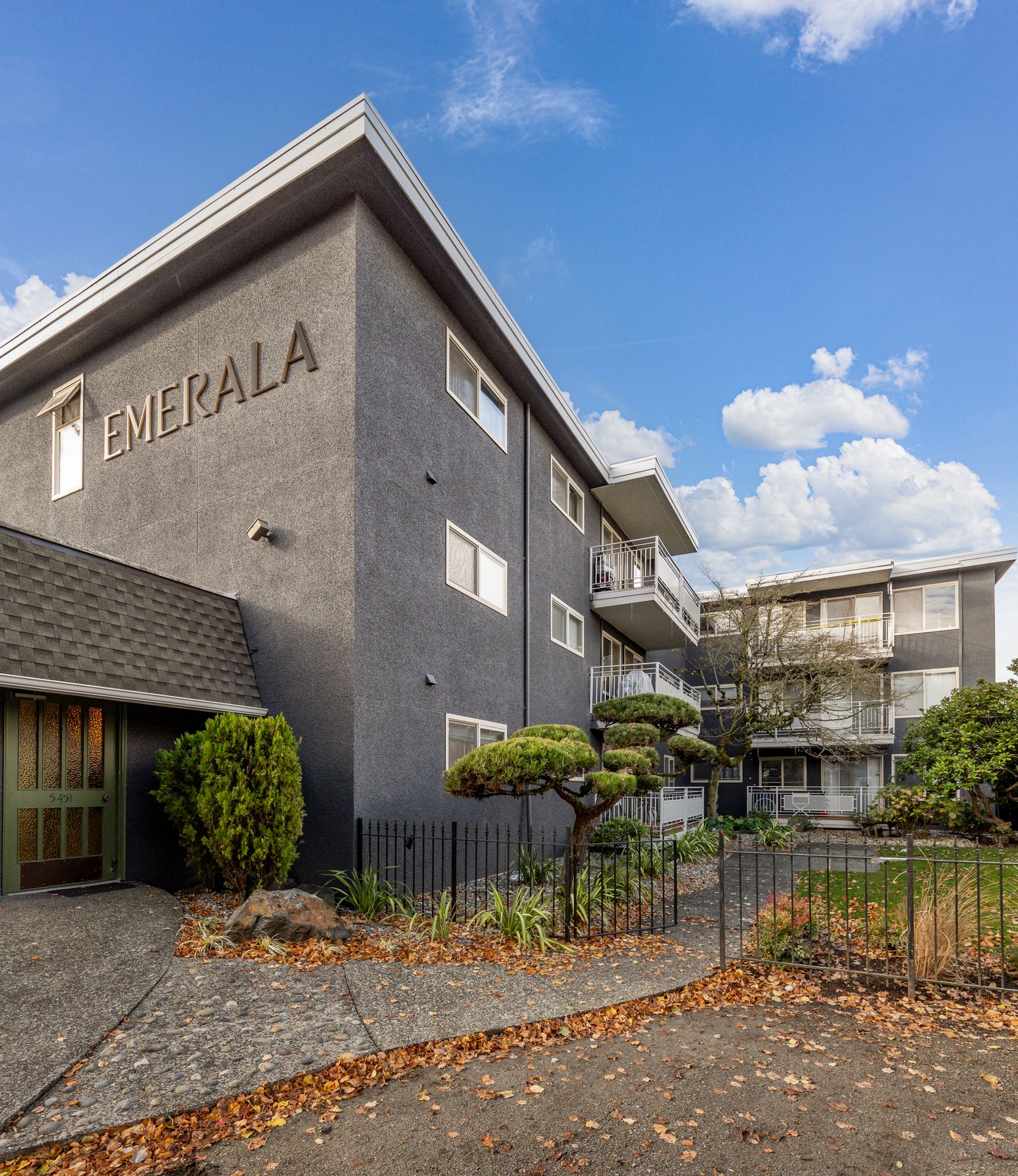 Seattle Apartment: 5451 California Ave SW