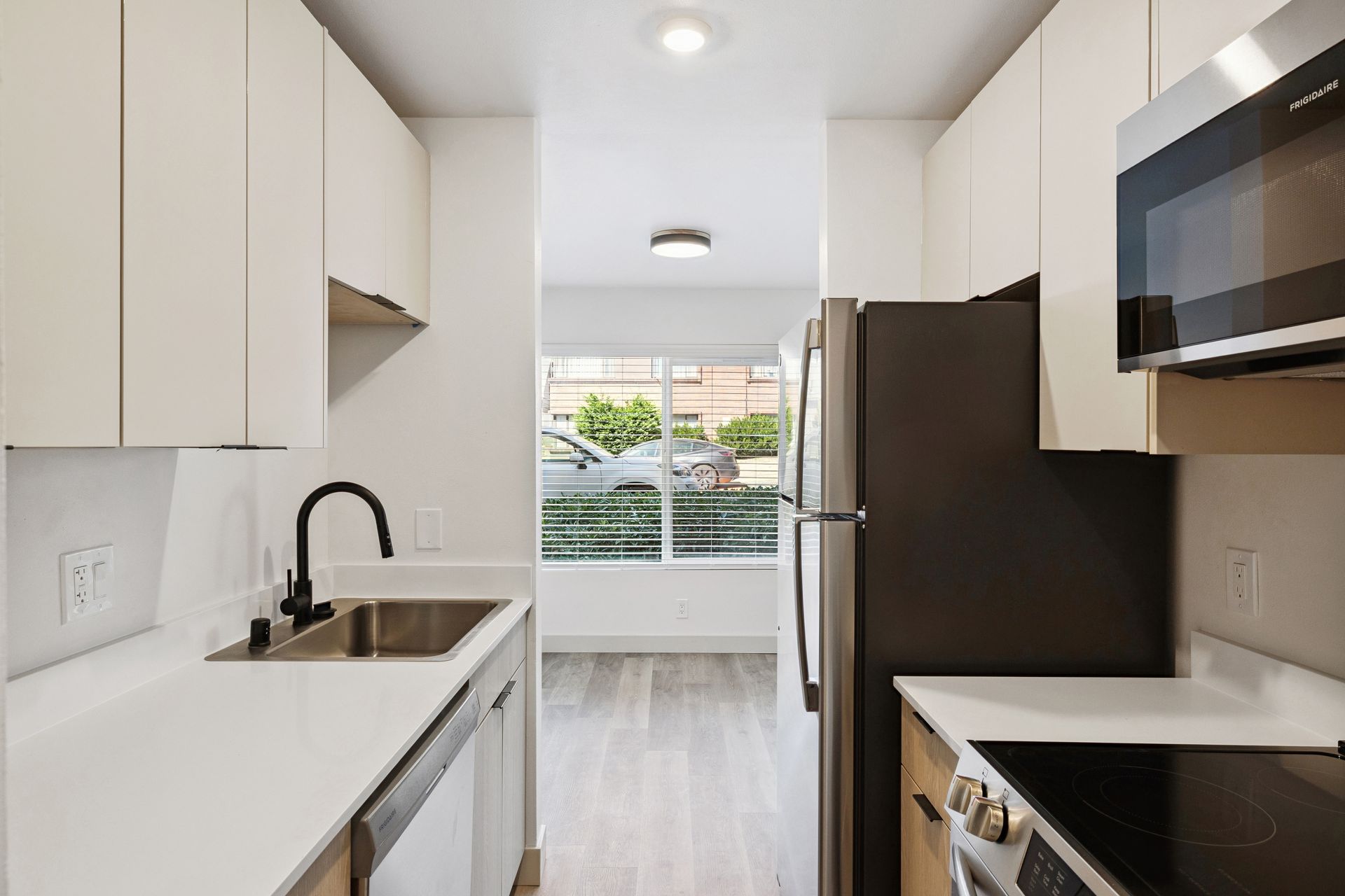 Seattle Apartment: 320 W Republican St