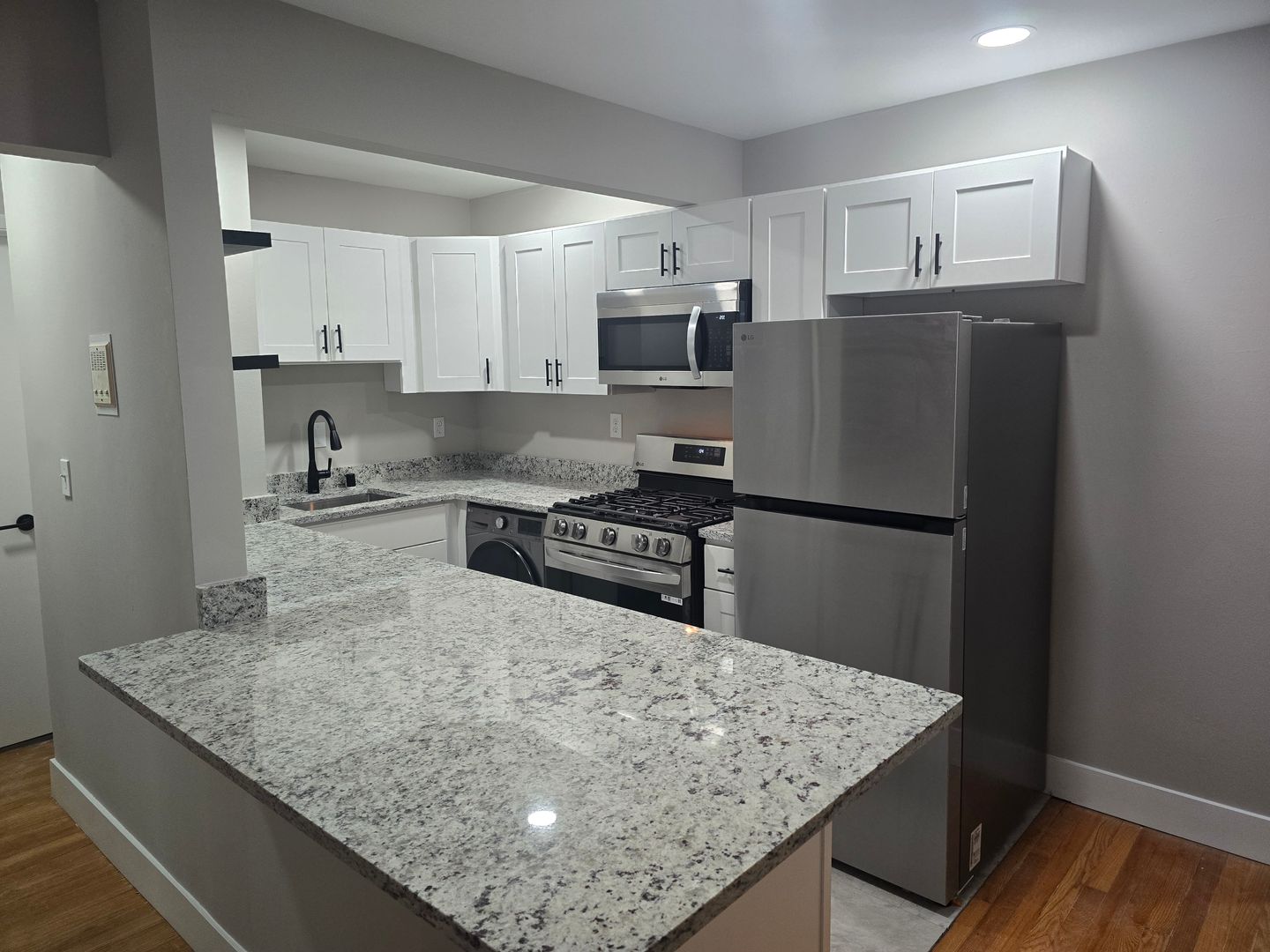 Milwaukee Apartment: 1106 E Knapp St