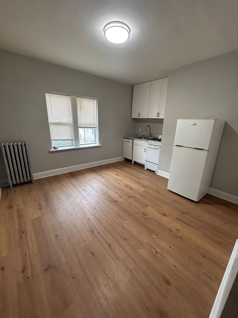 Milwaukee Apartment: 1020 E. Pleasant Street