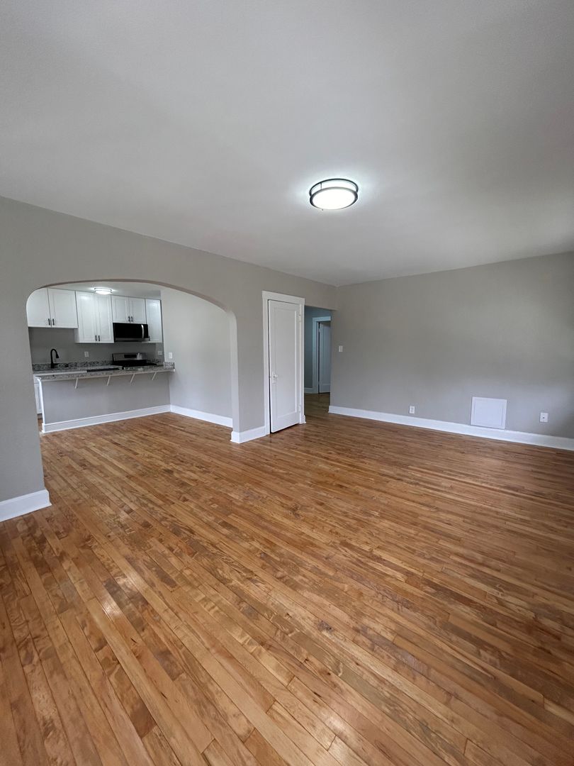 Milwaukee Apartment: 5929 W. Washington Blvd