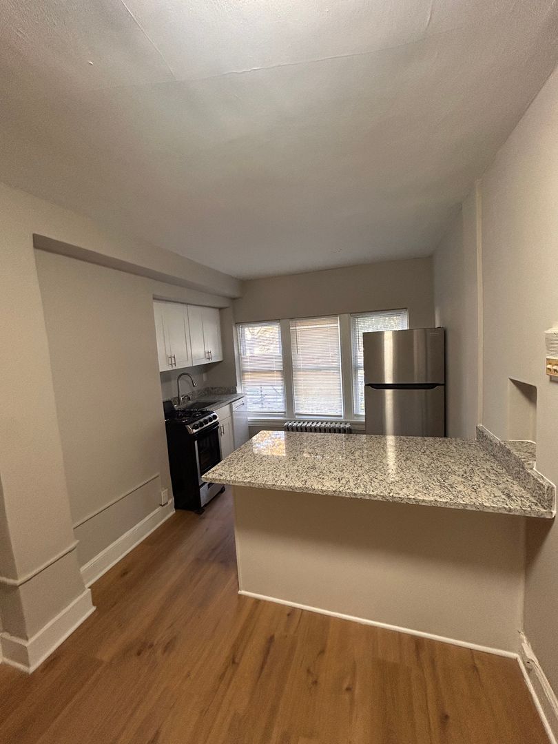 Milwaukee Apartment: 1521 N. Franklin Place