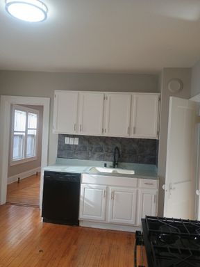 Newly Renovated 2 Bedroom Apartment Featuring a Bonus Den – photo 1