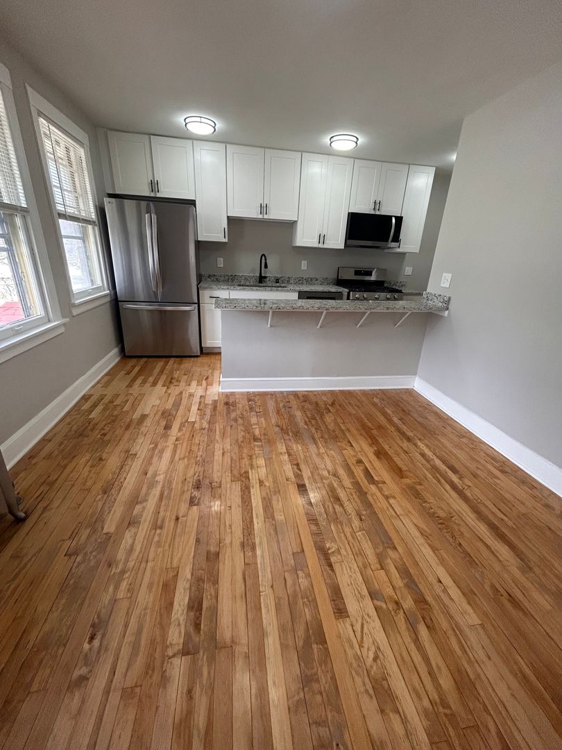 Milwaukee Apartment: 5929 W. Washington Blvd