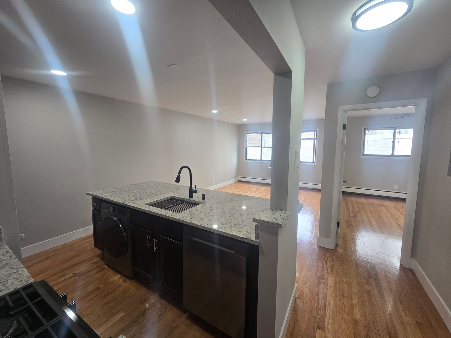 Milwaukee Apartment: 1106 E Knapp St