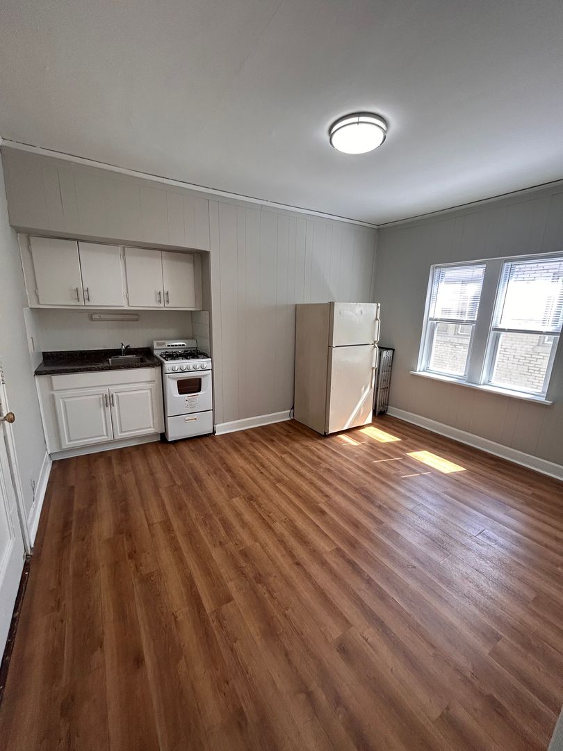 Milwaukee Apartment: 1020 E. Pleasant Street