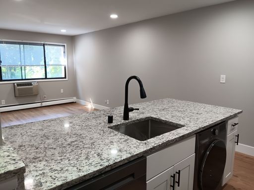 Coming Soon- Fully Renovated 1bed/1bath Apartment Home – photo 1