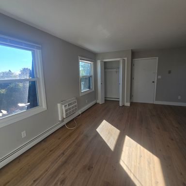 Spacious 1 bed 1 bath Apartment in Grafton, WI! – photo 1