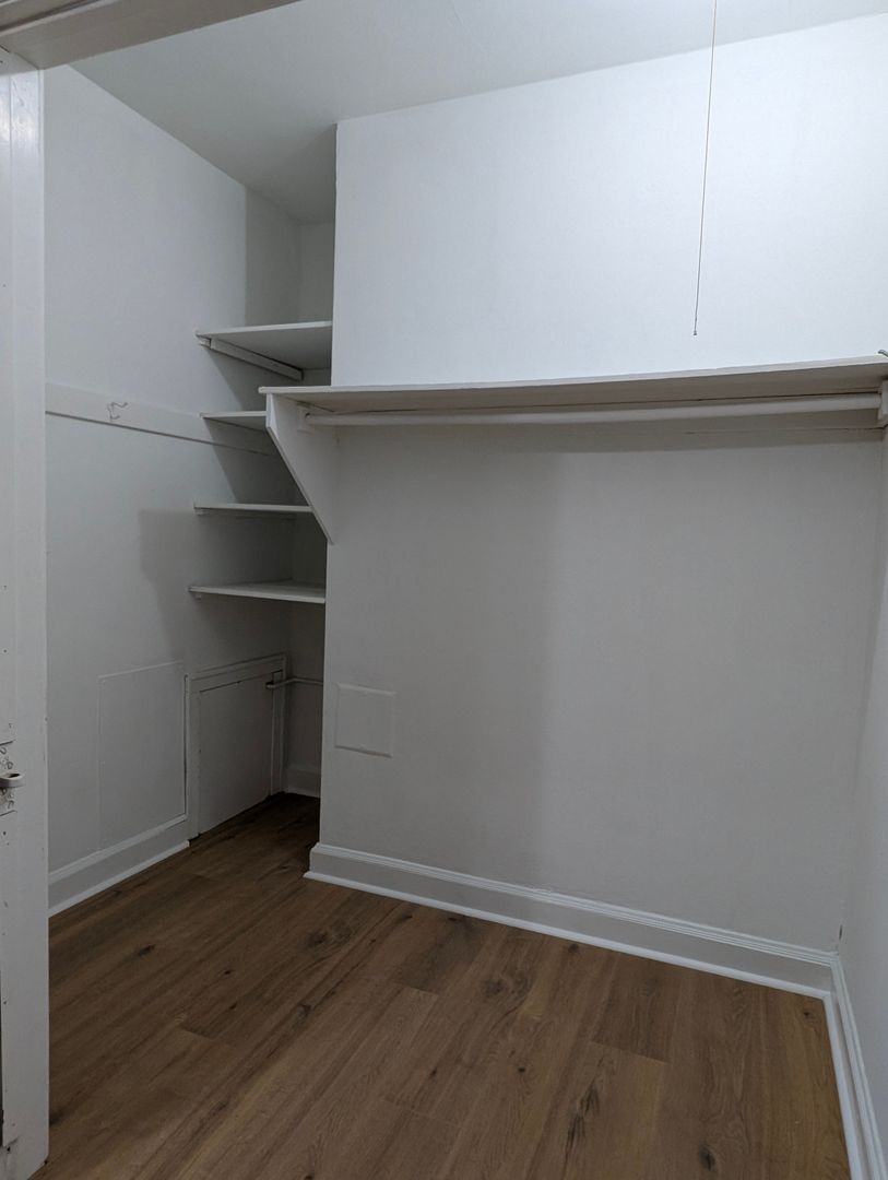 Milwaukee Apartment: 1020 E. Pleasant Street